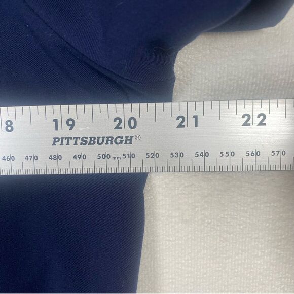 Figs Blue Technical Collection 2 Pocket V Neck Top Size Medium - Picture 8 of 11